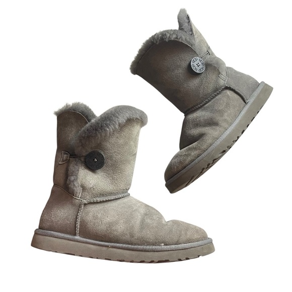 UGG Australia Bailey Button Short Boots Gray Suede Shearling Size 8 - Picture 1 of 8